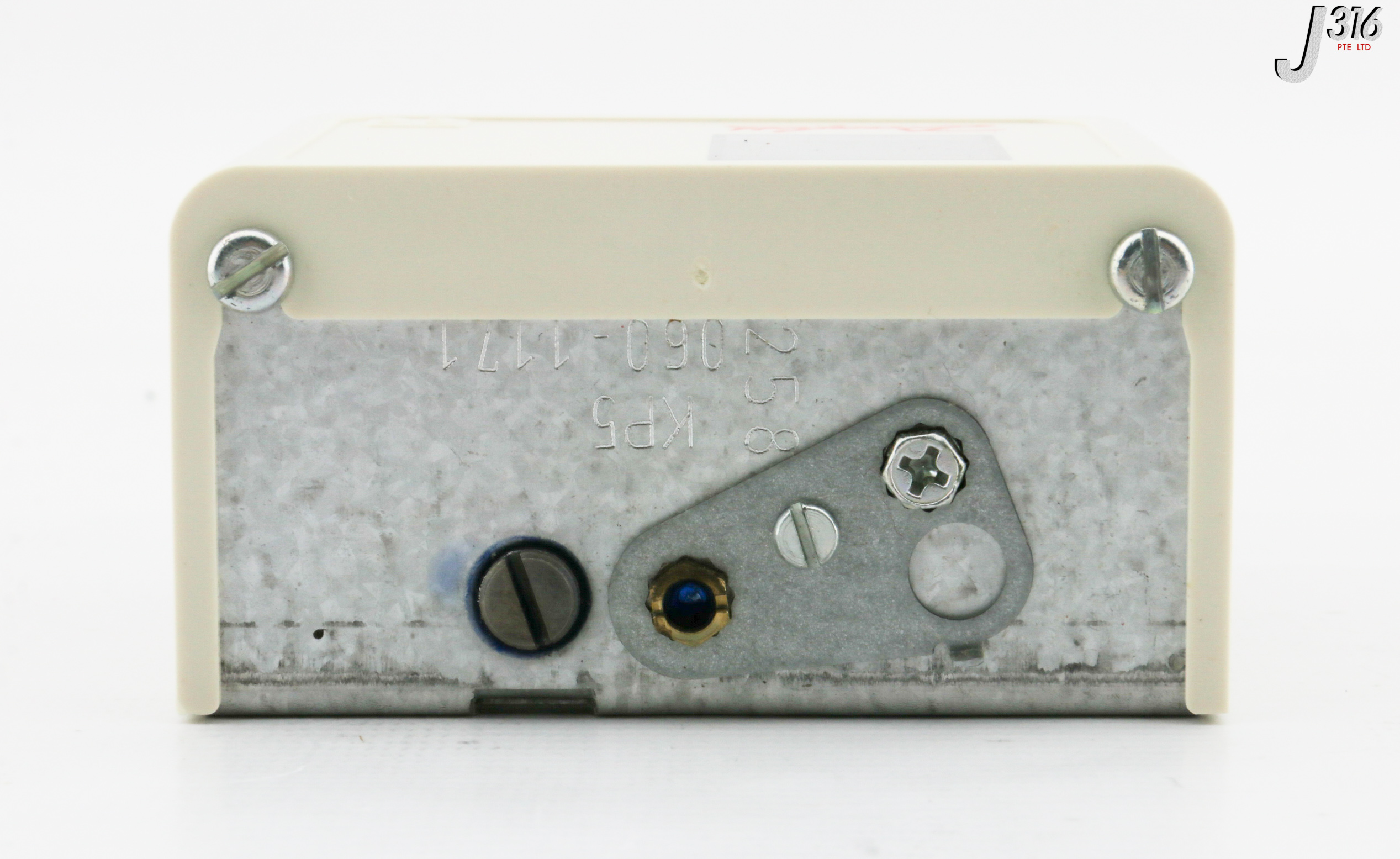 31741 DANFOSS HIGH PRESSURE SWITCH, KP5, 8-32PSIG (NEW) 060-1171